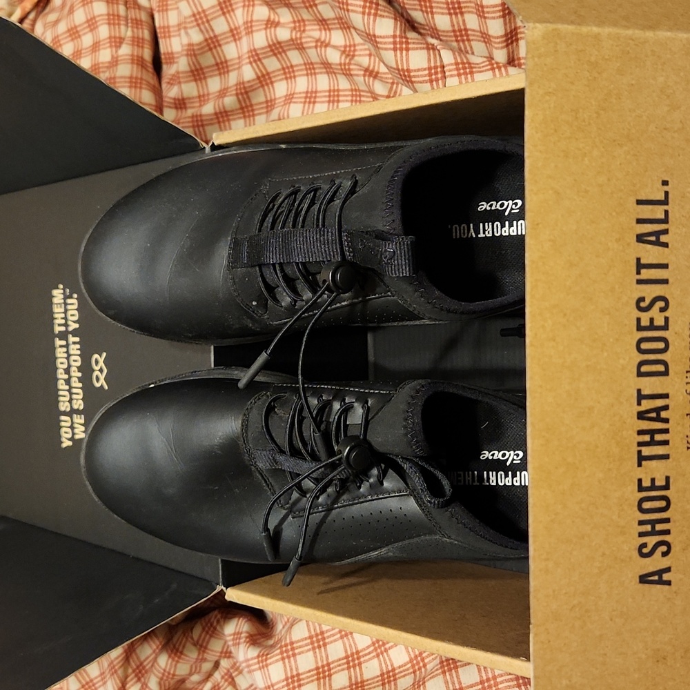 CLOVE! Like New In Box! Size 10.5! work or work out shoes! extra bonus gifts!